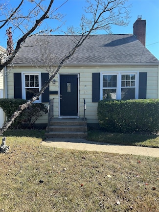 271 Semton Blvd, Franklin Square, NY 11010