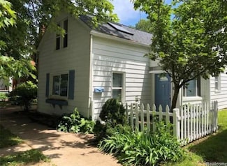 68 Washington St, Mount Clemens, MI 48043