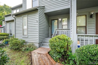 9729 Groundhog Dr, North Chesterfield, VA 23235