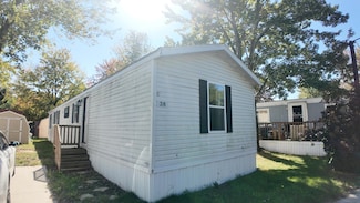 1281 E Pontaluna Rd Unit 38, Norton Shores, MI 49456