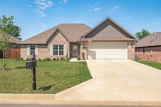 8323 Mclaren Dr, Fort Smith, AR 72916