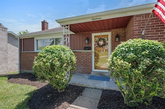18 Cypress Dr, Carnegie, PA 15106
