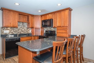 16 Wildwood St, Lake Grove, NY 11755