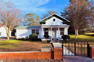 703 S Harper St, Laurens, SC 29360