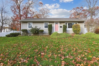 42 Westwood Dr, Groton, CT 06340