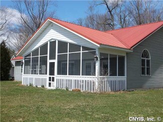 42 Elderberry Ln, Bernhards Bay, NY 13028
