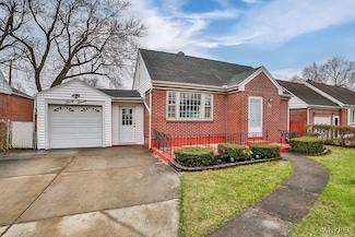 37 Pinevale Ct, Buffalo, NY 14225