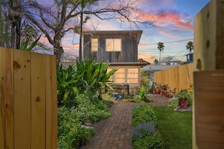 44 77th Ave, Treasure Island, FL 33706