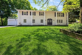 4 Skokie Ln, Pomona, NY 10970