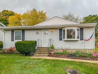 808 Birchwood Dr, Beaver Dam, WI 53916