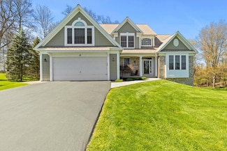 14 Old French Rd, Honeoye Falls, NY 14472