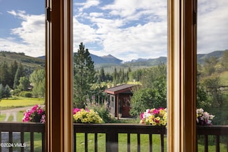 407 Meadow Rd, Edwards, CO 81632