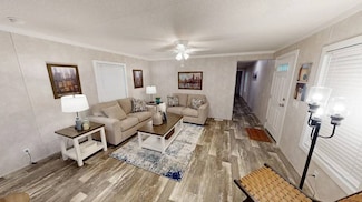 24 Thorn Locust Ln, London, OH 43140