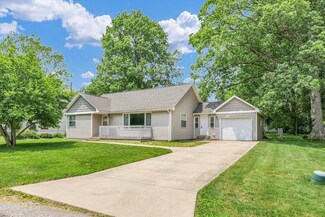 106 W Dunbar St, Mahomet, IL 61853
