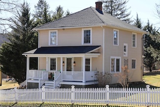 32 Riner Ln, Bacova, VA 24412