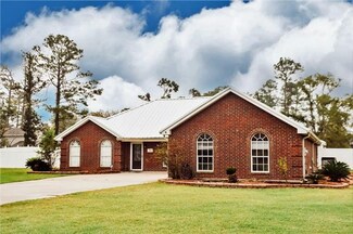 535 Anglewood Dr, Lake Charles, LA 70611