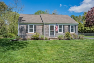 19 Mockingbird Ln, Marstons Mills, MA 02648