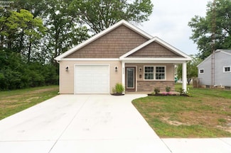 844 Monroe St, Port Clinton, OH 43452