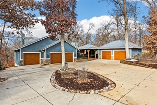 2554 Indian Hill Rd, Cedar Rapids, IA 52403