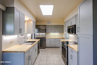 10410 W Saratoga Cir, Sun City, AZ 85351