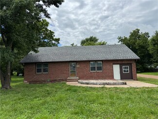 202 W Henry St, Green Ridge, MO 65332