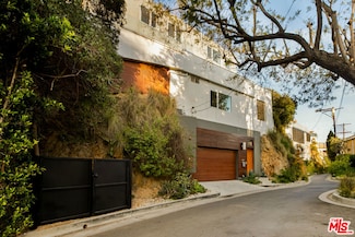 8469 Franklin Ave, Los Angeles, CA 90069