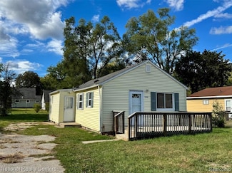 1123 Cherrylawn Dr, Pontiac, MI 48340