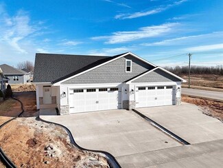 1903 Hidden Hollow Ln, Manitowoc, WI 54220