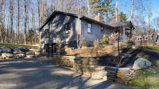 3 Pothul Dr, Great Barrington, MA 01230