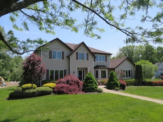 11 Balanchine Ct, Airmont, NY 10952