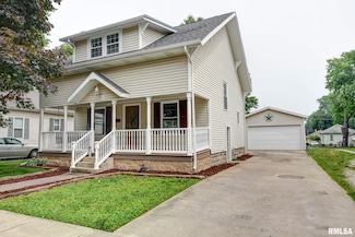 909 E Ash St, Taylorville, IL 62568