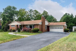 810 Fairway Dr, Waynesboro, VA 22980
