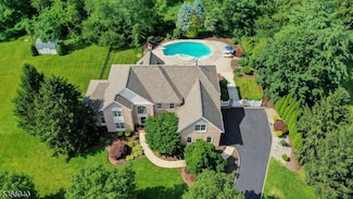 24 Montfort Dr, Belle Mead, NJ 08502