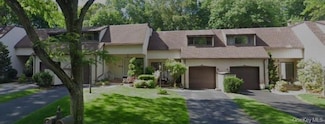 40 Cedar Ln N, Glen Head, NY 11545