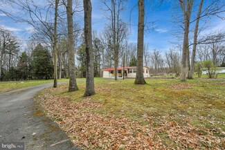 27 Wood Ln, Pine Grove, PA 17963