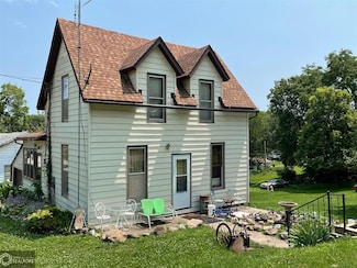 607 13th St, Corning, IA 50841