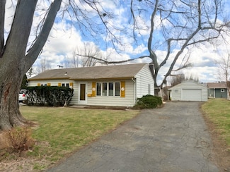 1412 Cherokee Ln, Ottawa, IL 61350