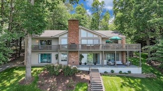114 Freeboard Dr, Moneta, VA 24121