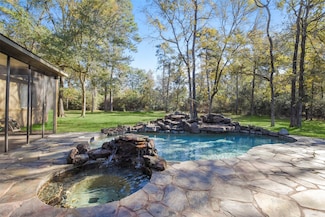 5 Oak Crest Cir, Magnolia, TX 77354