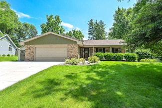 11115 W Drake Ln, Franklin, WI 53132