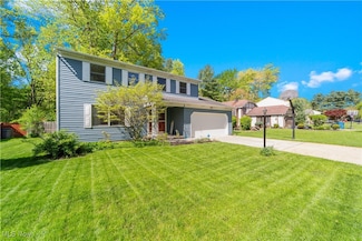 6020 Wild Oak Dr, North Olmsted, OH 44070