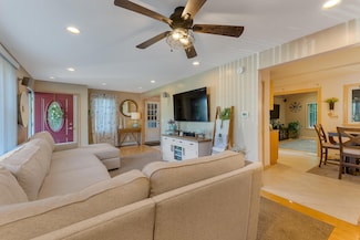 39 Weymouth St, Saco, ME 04072