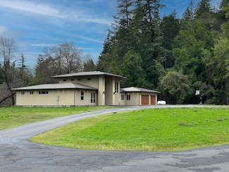 7370 Benbow Dr, Garberville, CA 95542
