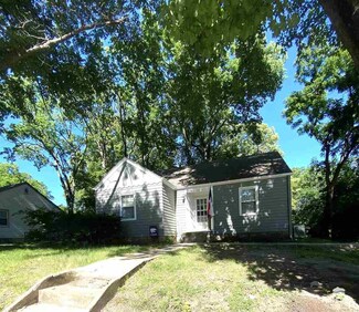 1326 N 11th St, Manhattan, KS 66502