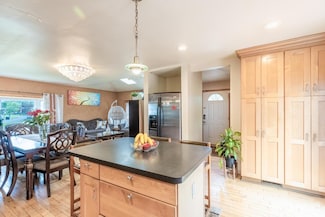 8 Dale Rd, East Brunswick, NJ 08816