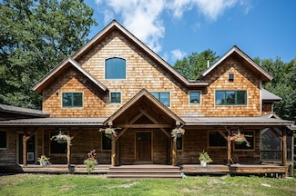 37 Cobb Rd, Raymond, ME 04071