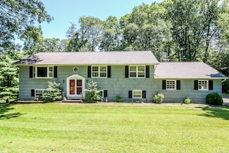 11 Chestnut Hill Dr, New Fairfield, CT 06812
