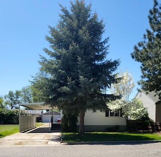 116 E 2nd St N, Middleton, ID 83644