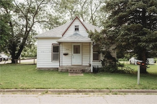 1029 S Forest Ave, Chanute, KS 66720