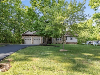 211 Woods Edge Dr, Rocky Mount, VA 24151